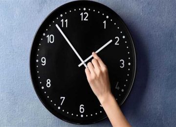 تقديم الساعة غدا.. مواقيت الصلاة الجديدة بعد تطبيق التوقيت الصيفي 2025