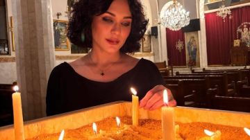 سولاف فواخرجي تحتفل بعيد القيامة المجيد على طريقتها الخاصة في مصر شاهد