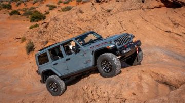 سيارة جيب رانجلر تتسبب في ضياع صاحبها بالصحراء لمدة يومين