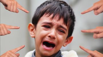 من التجاهل إلى الخطر.. متلازمة الطفل الزجاجي وراء جنون التحديات من التجاهل إلى الخطر.. متلازمة الطفل الزجاجي وراء جنون التحديات