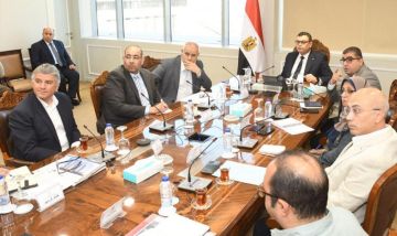 وزير الإسكان يلتقي مسئولى شركة أبناء حسن علام لمتابعة الموقف التنفيذي للمشروعات التي تتولى تنفيذها