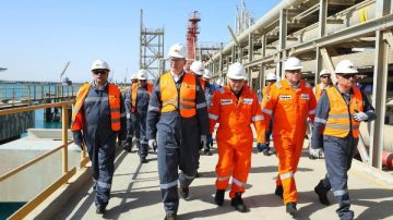 وزير البترول يتابع ميدانيا أداء محطة سونكر للصب السائل بالسخنة..تفاصيل