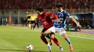 الأهلى يفلت من هزيمة قاسية أمام بيراميدز في دوري نايل الأهلى يفلت من هزيمة قاسية أمام بيراميدز في دوري نايل