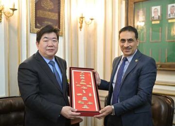 جامعة القاهرة تستقبل نائب عمدة مدينة بكين الصينية جامعة القاهرة تستقبل نائب عمدة مدينة بكين الصينية