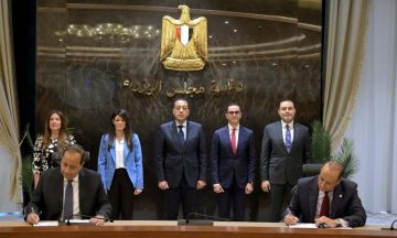 مدبولي يشهد توقيع عقد التحالف الاستراتيجي بين مدينة الدواء المصرية و دوا فارماسيوتيكالز الأمريكية مدبولي يشهد توقيع عقد التحالف الاستراتيجي بين مدينة الدواء المصرية و دوا فارماسيوتيكالز الأمريكية