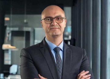 وفاة والدة محمد شمروخ الرئيس التنفيذي لـ تنظيم الاتصالات 