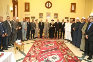 محافظ الجيزة يزور مقر مطرانية شمال الجيزة للتهنئة بعيد القيامة المجيد.. صور