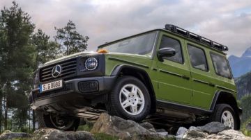 460 نسخة فقط .. مرسيدس تقدم إصدارا محدودا لسيارة جي كلاس صور