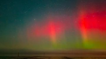 الشفق القطبي.. أضواء مذهلة تزين السماء عقب الانفجار الشمسي ماذا حدث؟ الشفق القطبي.. أضواء مذهلة تزين السماء عقب الانفجار الشمسي ماذا حدث؟