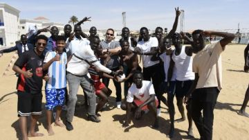 الطلاب الوافدون بجامعة عين شمس يشاركون في المهرجان الترفيهي بالإسماعيلية الطلاب الوافدون بجامعة عين شمس يشاركون في المهرجان الترفيهي بالإسماعيلية