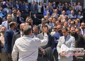 اعتراضا على زيادة رسوم التقاضي.. محامو الإسكندرية ينظمون وقفة احتجاجية أمام مجمع النيابات