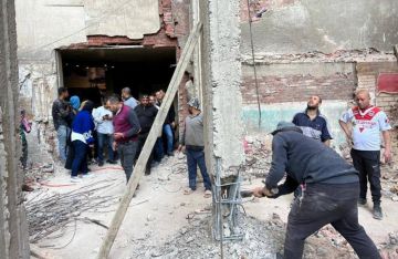 نائب محافظ القاهرة تشرف على إزالة بناء مخالف في عين شمس