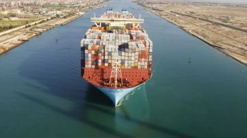 أسامة ربيع: قناة السويس تواصل دورها المحوري في تعزيز حركة الملاحة البحرية