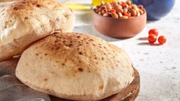 بعد ارتفاع البنزين.. شعبة المخابز تكشف عن حقيقة زيادة أسعار الخبز المدعم فيديو بعد ارتفاع البنزين.. شعبة المخابز تكشف عن حقيقة زيادة أسعار الخبز المدعم فيديو