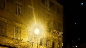 سقف البلكونة وقع عليه.. مصرع شخص في انهيار جزئي لعقار بالإسكندرية