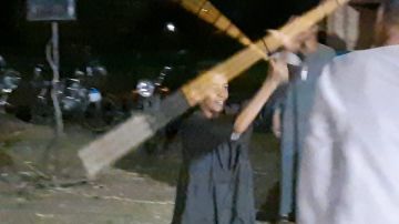 لعبة لا تعرف الملل.. التحطيب عادة صعيدية تجد رواجا بالأفراح والمناسبات السعيدة