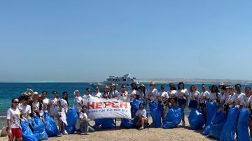 ملكات جمال العالم يوجهن رسالة بيئية من الغردقة.. حملة لتنظيف الشواطئ من البلاستيك