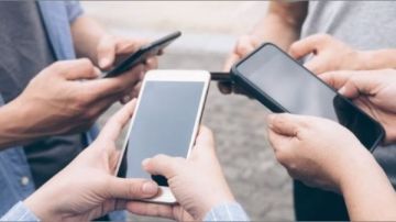 وقف الهواتف رسميا.. لو تليفونك اتقفل بسبب الجمارك تعمل ايه ؟ وقف الهواتف رسميا.. لو تليفونك اتقفل بسبب الجمارك تعمل ايه ؟