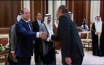 السيسي يصل إلى الكويت ثاني محطات جولته الخليجية