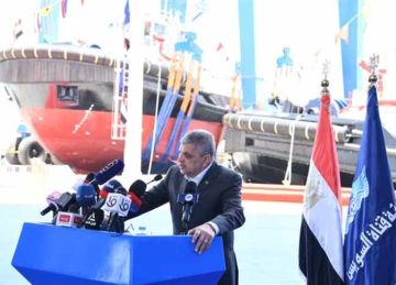 تدشين أول قاطرتين بترسانة جنوب البحر الأحمر لتصديرها للخارج