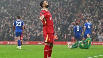 محمد صلاح في التشكيلة المثالية للجولة 34 بالدوري الإنجليزي