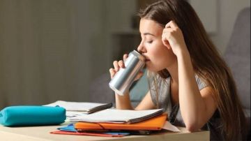 أضرار مشروبات الطاقة.. نشاط زائف يدفع فاتورته الجسد.. صور