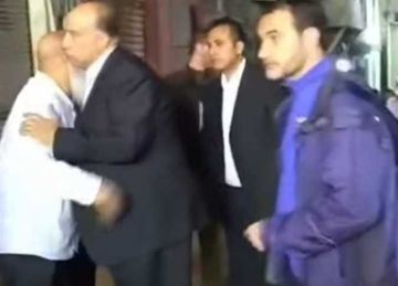 مصيلحى يقدم واجب العزاء في أحد مشجعي الاتحاد السكندرى (صور) مصيلحى يقدم واجب العزاء في أحد مشجعي الاتحاد السكندرى (صور)