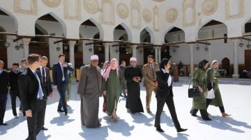 رئيسة البرلمان السولوفيني تزور الجامع الأزهر بعد لقاء الإمام الأكبر
