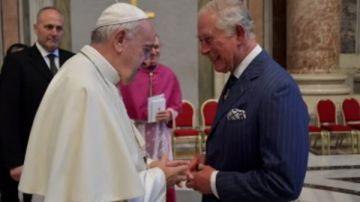 ملك بريطانيا تشارلز الثالث: شعرنا بالحزن العميق لوفاة البابا فرنسيس