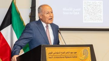 أبو الغيط يحذر خلال محاضرة له بالكويت: دول عربية تواجه تهديدات لوجودها وكيانها أبو الغيط يحذر خلال محاضرة له بالكويت: دول عربية تواجه تهديدات لوجودها وكيانها