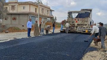 استكمال أعمال رصف طريق سعود - صان الحجر بالشرقية