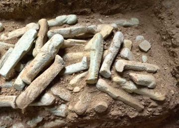 العثور على 401 تمثال ومجموعة من المقابر من عصر الانتقال الثالث بمعبد الرامسيوم في الأقصر