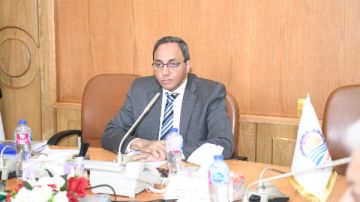 محافظ قنا يبحث آليات تشغيل وحدة فلترة وتغليف العسل الأسود بنجع حمادي