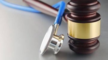 إجراءات التحقيق في الشكاوى وإعداد التقارير حول الأخطاء الطبية