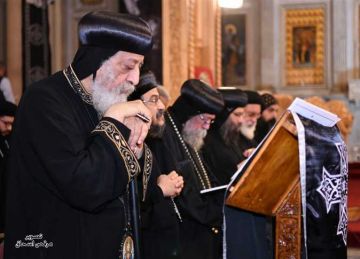  العبور من الظلمة إلى النور .. كنائس الإسكندرية تواصل صلوات البصخة المقدسة بقداسات صباحية ومسائية