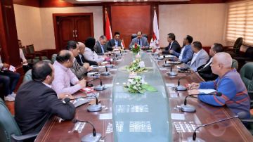 محافظ سوهاج يعقد اجتماعا لزيادة عوامل الجذب السياحي وتسويق المزارات الأثرية