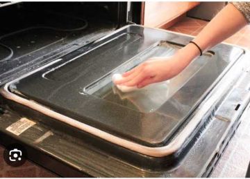 نظافة ولمعان بدون مواد كيميائية.. وصفة طبيعية للتخلص من دهون المطبخ العنيدة نظافة ولمعان بدون مواد كيميائية.. وصفة طبيعية للتخلص من دهون المطبخ العنيدة