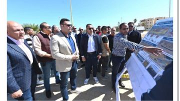 وزير الإسكان يتفقد إنشاء سور الشانزلزيه والبوغاز بمركز مارينا العلمين وزير الإسكان يتفقد إنشاء سور الشانزلزيه والبوغاز بمركز مارينا العلمين
