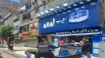 إغلاق 12 فرعا لمحلات تابعة لـبلبن وبلين بالجيزة (صور) إغلاق 12 فرعا لمحلات تابعة لـبلبن وبلين بالجيزة (صور)