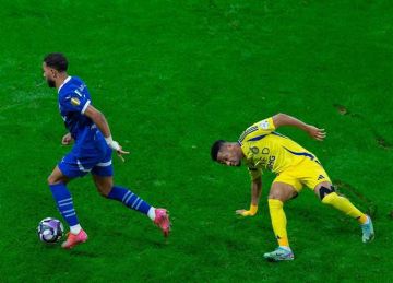 الشوط الأول.. النصر يتقدم على الهلال في قمة الدوري السعودي