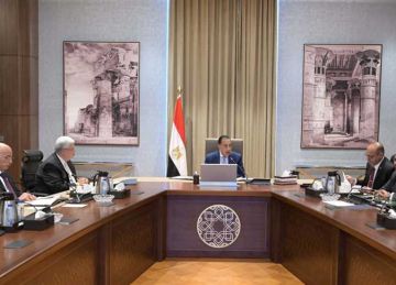 رئيس الوزراء يناقش مقترحات تطوير الجامعة العمالية