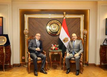 وزير قطاع الأعمال يبحث مع سفير تركيا بالقاهرة تعزيز التعاون الاقتصادي والاستثماري