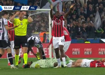 إصابة خطيرة تضرب مانيان حارس ميلان وتدخل سريع من الجهاز الطبي (فيديو)