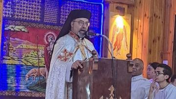 الأنبا إبراهيم إسحق يزور كنيسة عذراء السجود بشبرا ويترأس القداس الإلهي