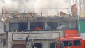شاهد.. النيران تلتهم مخبزا في شارع مصر والسودان بالقاهرة