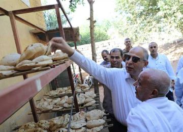 محافظ المنيا يقود حملة تفتيشية على المخابز البلدية في بني مزار محافظ المنيا يقود حملة تفتيشية على المخابز البلدية في بني مزار
