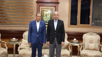 محافظ المنيا يوقع بروتوكول مع EUT لدعم نظام النقل بـ 15 أتوبيسا محافظ المنيا يوقع بروتوكول مع EUT لدعم نظام النقل بـ 15 أتوبيسا