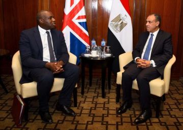 وزير الخارجية يبحث هاتفيا مع نظيره البريطانى العلاقات الثنائية والأوضاع بالمنطقة