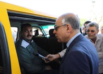بعد زيادة تعريفة الركوب.. محافظ المنيا: لم نتلق شكاوى ولابد أن يتفهم المواطن أسباب الزيادة (صور)