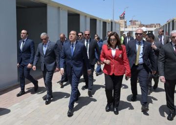 رئيس الوزراء يتفقد أعمال إنشاء السوق الحضرية المجمعة بحي أول مدينة الإسماعيلية رئيس الوزراء يتفقد أعمال إنشاء السوق الحضرية المجمعة بحي أول مدينة الإسماعيلية